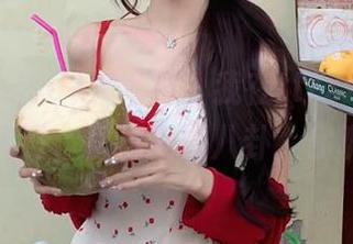 大家好，我在tttzzz.su黑料入口，直达花边八卦，你呢？
