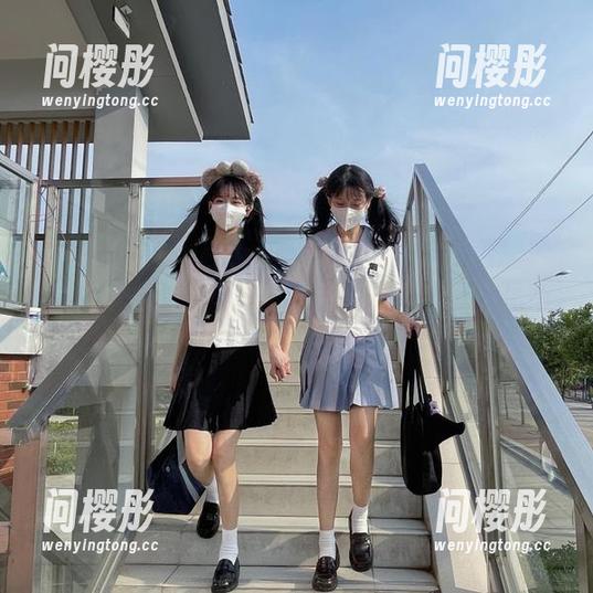 在zztt11的“免费观察区”，简直就像在家开了个二手八卦市场，眼花缭乱啊！