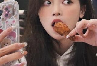 五一吃瓜网苹果版：今日瓜场，带你尝流行的酸甜苦辣！