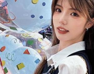 在“吃瓜论坛”逛了一圈，永久怀疑我的审美是否被拉低