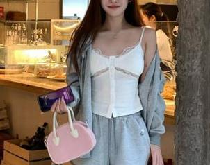 海角吃瓜官网上这黑料，怎么看都像个恶搞？