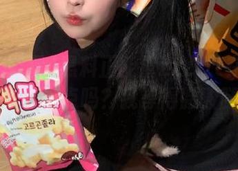 黑料正能量zzzttt在线：传送门可以快点吗？我等得腰酸腿疼。